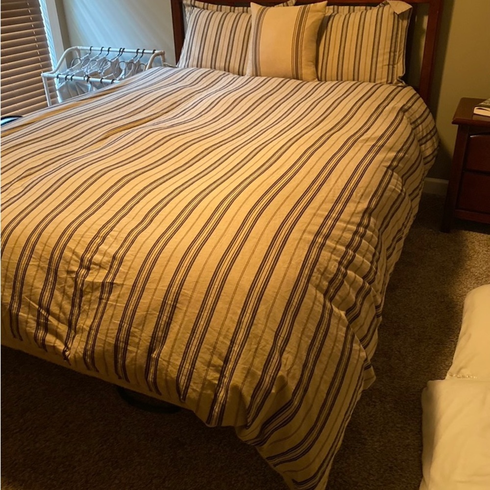 Ashley Home Queen size duvet